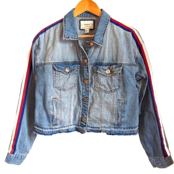 FOREVER 21 Light Wash Cropped Bohemian Raw Edges Jean Jacket Size Medium - Picture 2 of 12